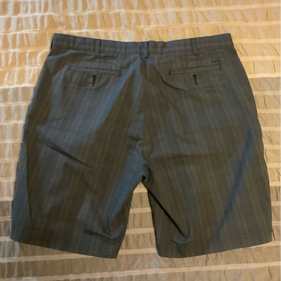 AUR Dark Grey & Blue Golf Shorts Size 38 - Picture 2 of 4